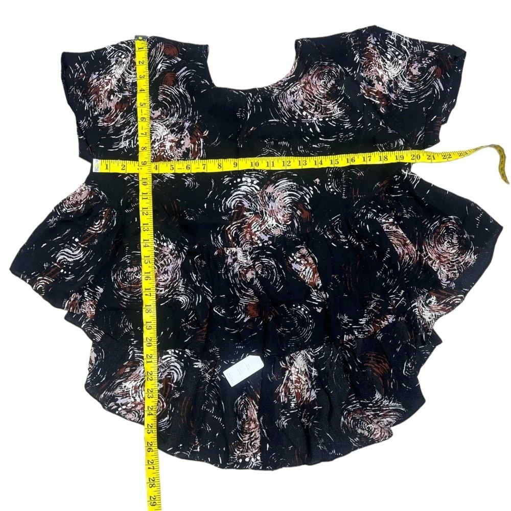 Elizabeth & James size Large
Sissy Short-Sleeve high low silk Top Black - Picture 5 of 9